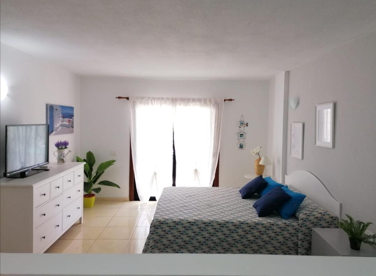 Large Studio Apartment With Lovely Terrace And Wifi Los Cristianos  Zewnętrze zdjęcie